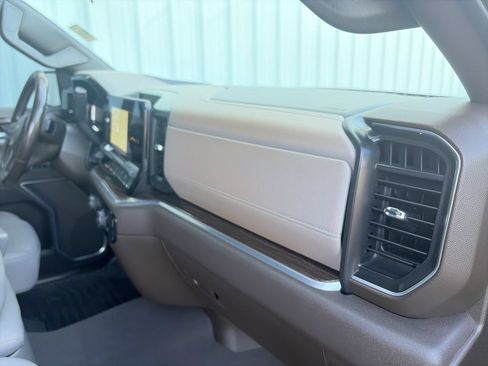 Used 2022 Chevrolet Silverado 1500 LT w/ Z71 Off-Road Package AWD/4WD image 30