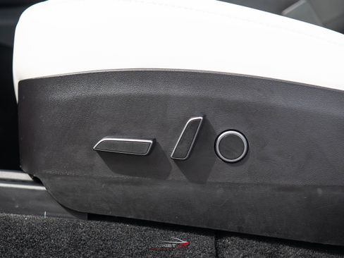 Used 2022 Tesla Model Y Performance image 33