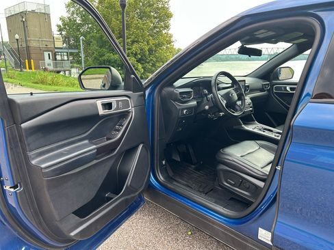 Used 2020 Ford Explorer XLT w/ Equipment Group 202A AWD/4WD image 8