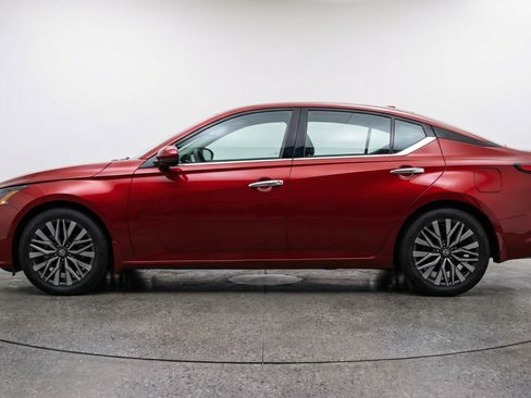 Used 2025 Nissan Altima 2.5 SV image 5