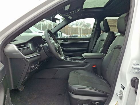 New 2026 Jeep Grand Cherokee 4WD image 10