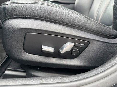 Used 2019 BMW 540i w/ Premium Package RWD image 10