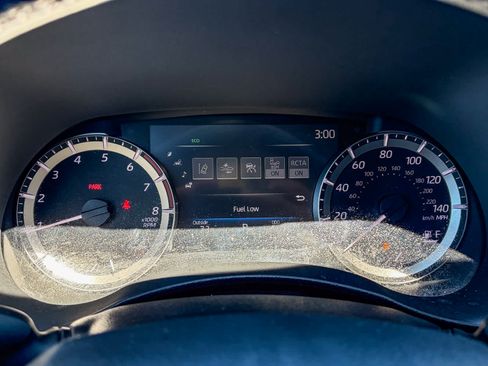 Used 2023 Toyota Highlander XLE FWD image 24