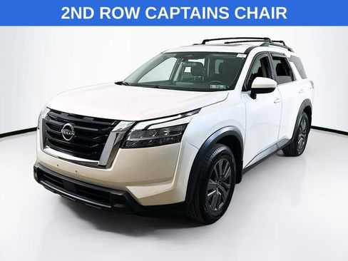 Used 2022 Nissan Pathfinder SV w/ SV Premium Package image 3