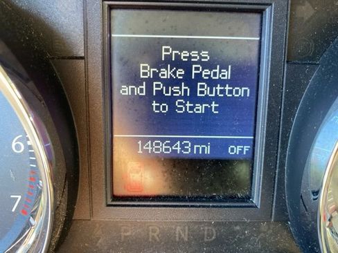 Used 2011 Chrysler Town & Country Touring-L image 19