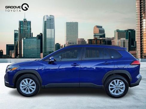 Used 2024 Toyota Corolla Cross LE w/ Moonroof Package image 2