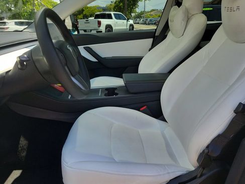 Used 2022 Tesla Model Y Performance AWD/4WD image 12