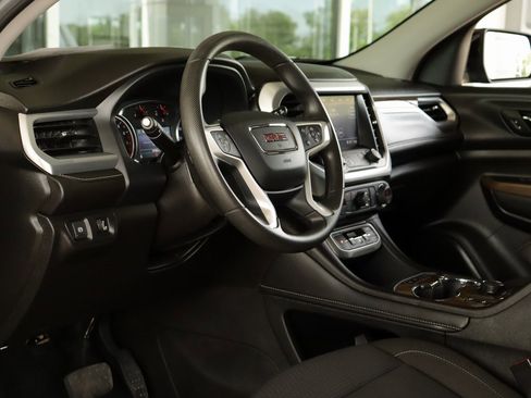 Used 2023 GMC Acadia SLE w/ Driver Convenience Package image 9