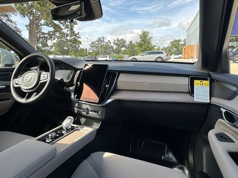 Used 2026 Volvo XC90 B5 Plus w/ Protection Package Premier image 11