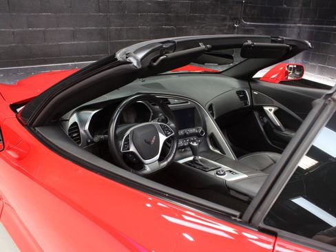 Used 2019 Chevrolet Corvette w/ 2LT w/ 2LT Preferred Equipment Group image 32