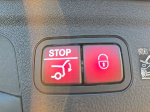 Certified 2025 Mercedes-Benz GLE 350 4MATIC image 16