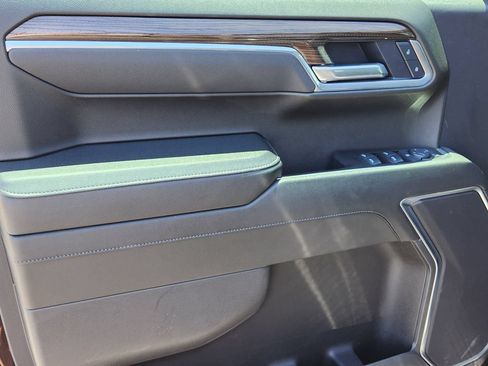Used 2025 Chevrolet Silverado 1500 LT AWD/4WD image 8