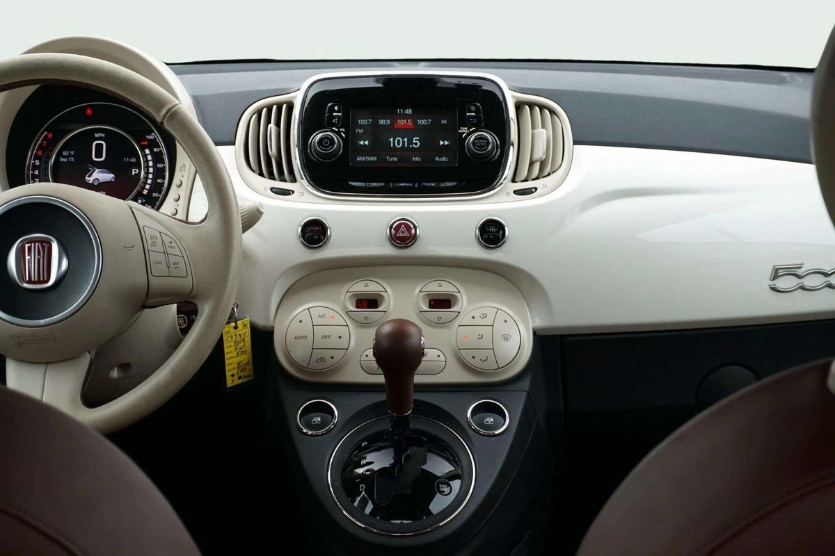Used 2019 FIAT 500 Lounge FWD image 13