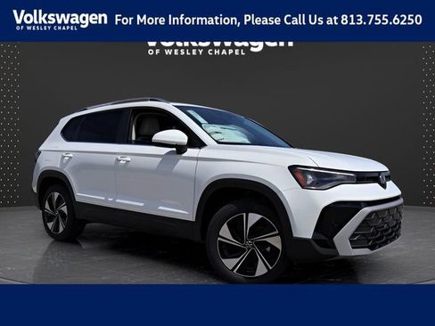 Used 2025 Volkswagen Taos SE AWD/4WD image 1