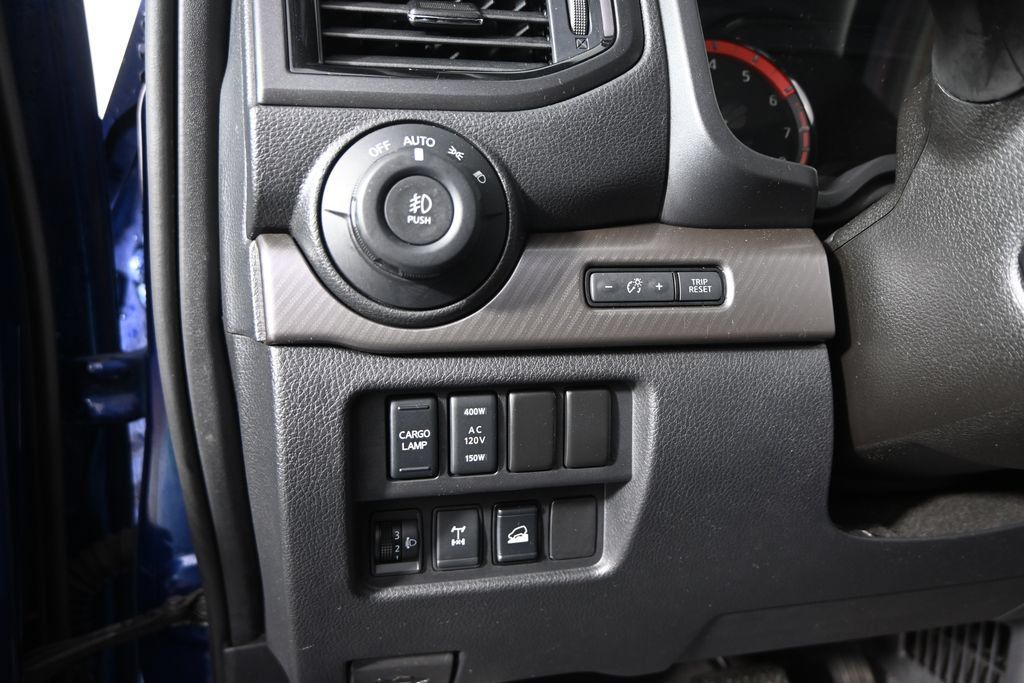 Used 2020 Nissan Titan PRO-4X w/ Pro-4x Convenience Package AWD/4WD image 24
