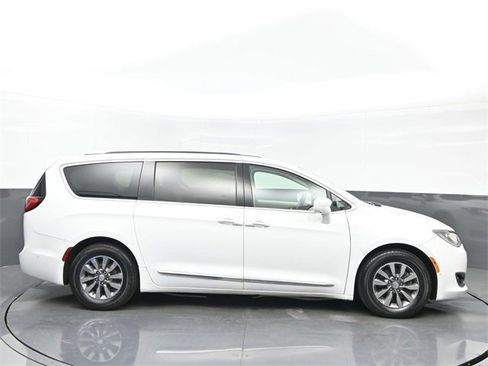 Used 2019 Chrysler Pacifica Touring-L Plus w/ Advanced Safetytec Group image 7