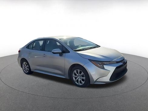 Used 2025 Toyota Corolla LE image 2