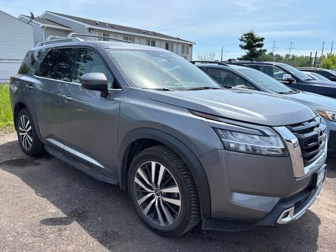 Used 2022 Nissan Pathfinder Platinum w/ Cargo Package AWD/4WD image 3