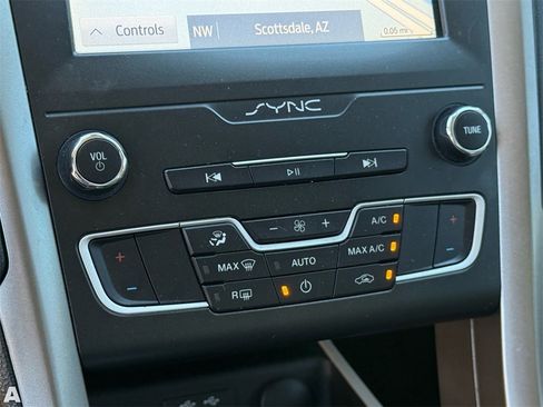 Used 2020 Ford Fusion SE image 22