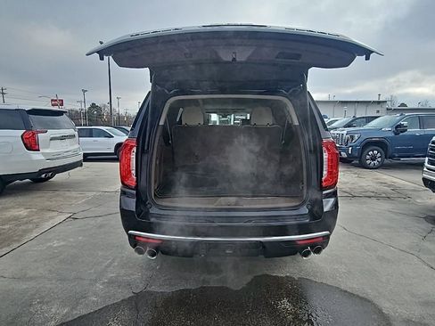 Used 2022 GMC Yukon XL Denali w/ Denali Ultimate Package AWD/4WD image 9
