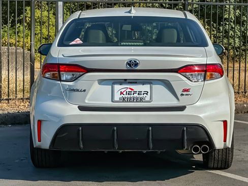 Used 2025 Toyota Corolla SE w/ SE Premium Package AWD/4WD image 4