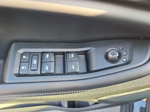 Used 2025 Jeep Grand Cherokee Laredo RWD image 18