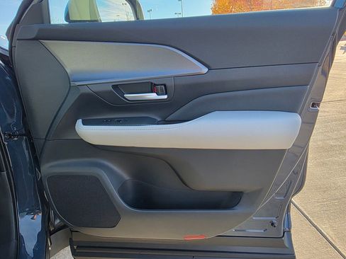 Used 2026 Toyota Grand Highlander XLE image 27