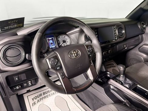 Used 2022 Toyota Tacoma TRD Sport w/ Technology Package RWD image 9