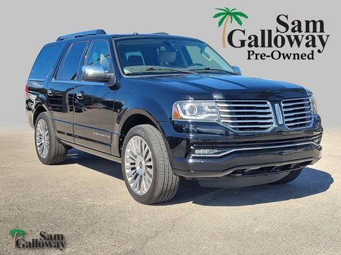 Used 2017 Lincoln Navigator Select image 1