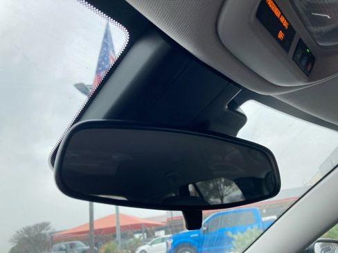 Used 2025 Chevrolet Trax LT image 21