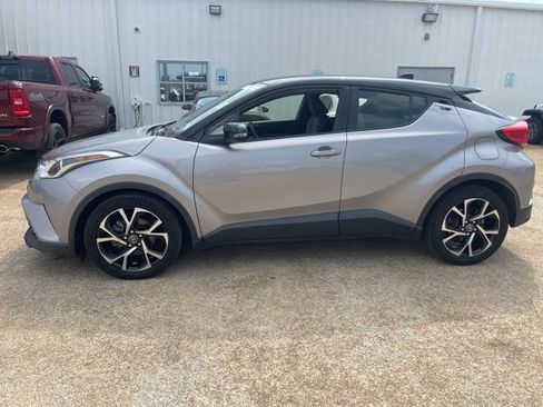 Used 2019 Toyota C-HR XLE image 1