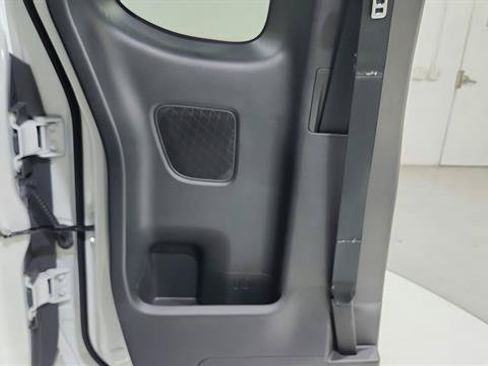 Certified 2025 Nissan Frontier SV w/ SV Convenience Package RWD image 46