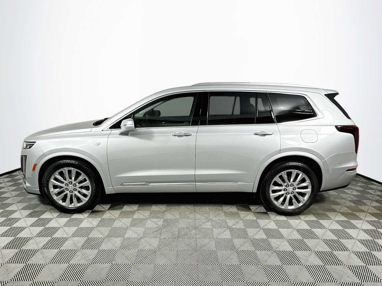 Used 2020 Cadillac XT6 Premium Luxury FWD image 4
