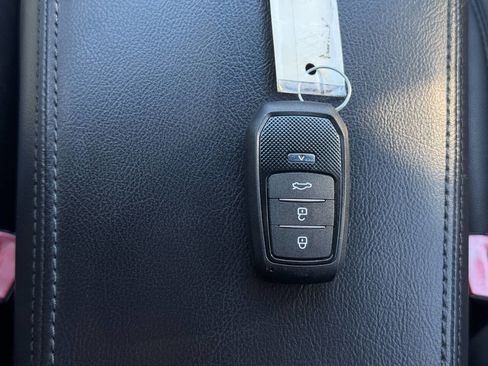 Used 2017 Ford Explorer Limited image 21