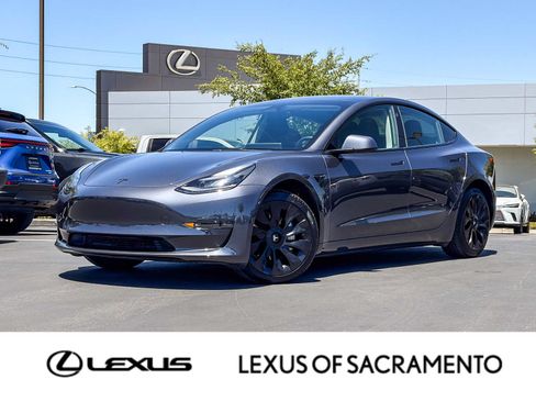 Used 2023 Tesla Model 3 Standard Range RWD image 1