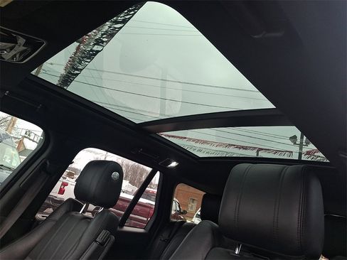 Used 2017 Land Rover Range Rover HSE image 15