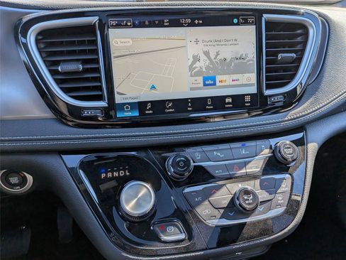 New 2026 Chrysler Pacifica Select AWD/4WD image 12