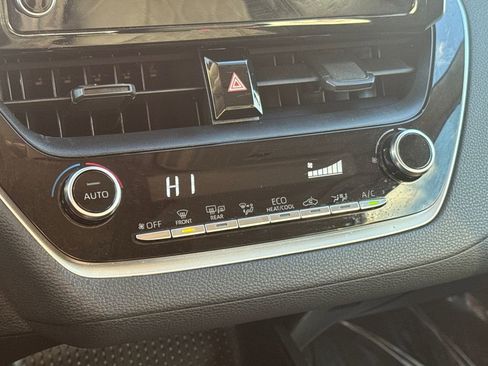 Used 2020 Toyota Corolla LE image 22