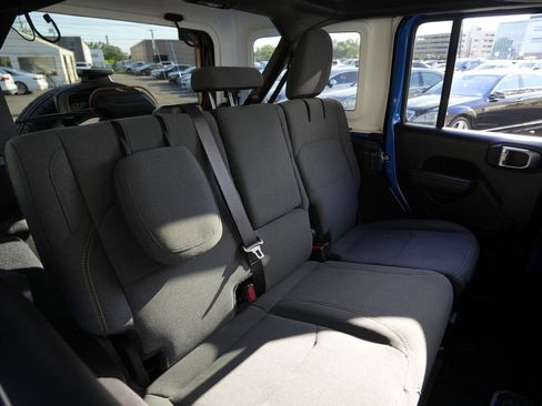 Used 2024 Jeep Wrangler Unlimited w/ Convenience Group AWD/4WD image 28