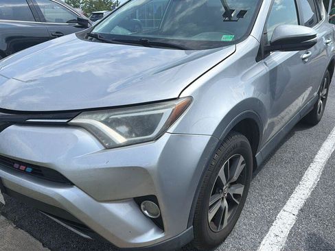 Used 2017 Toyota RAV4 XLE AWD/4WD image 1