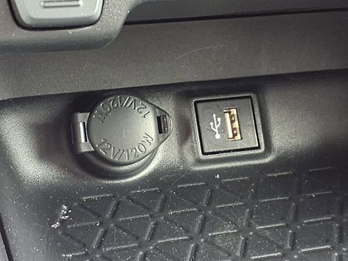 Used 2025 Toyota RAV4 XLE AWD/4WD image 10