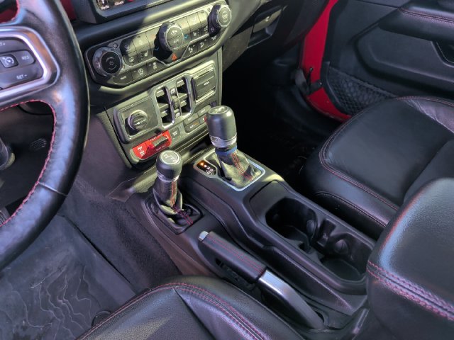 Used 2018 Jeep Wrangler Unlimited Rubicon w/ Dual Top Group AWD/4WD image 22