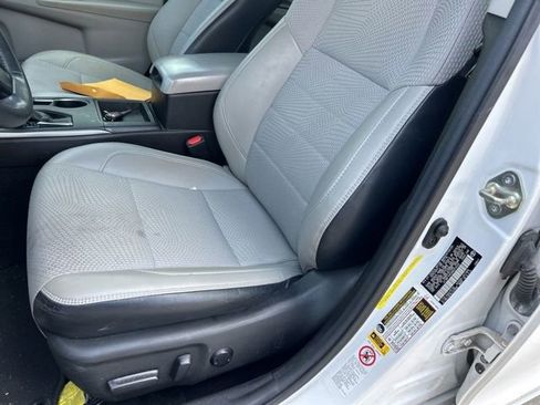 Used 2017 Toyota Camry SE FWD image 9