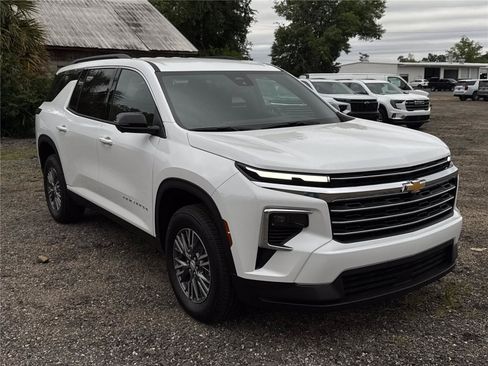 New 2026 Chevrolet Traverse LT FWD image 2