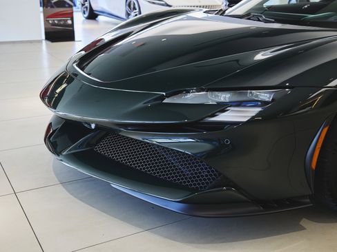 Used 2024 Ferrari SF90 Spider image 19