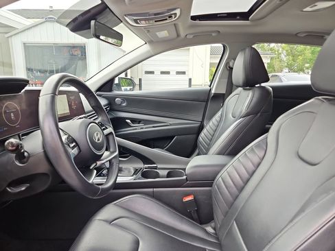 Used 2025 Hyundai Elantra Limited FWD image 25