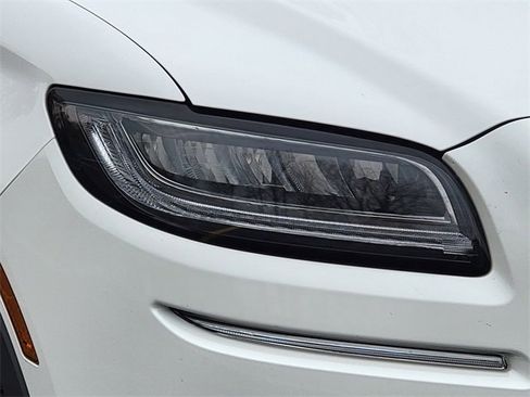 Certified 2022 Lincoln Nautilus Reserve w/ Equipment Group 201A image 16