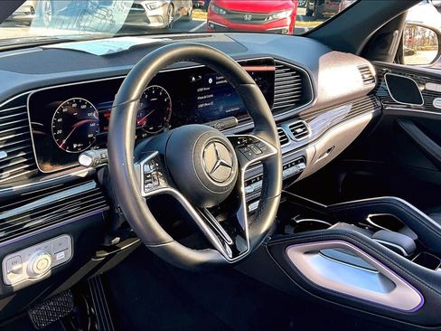 Used 2024 Mercedes-Benz GLE 450 4MATIC w/ AMG Line Exterior image 17