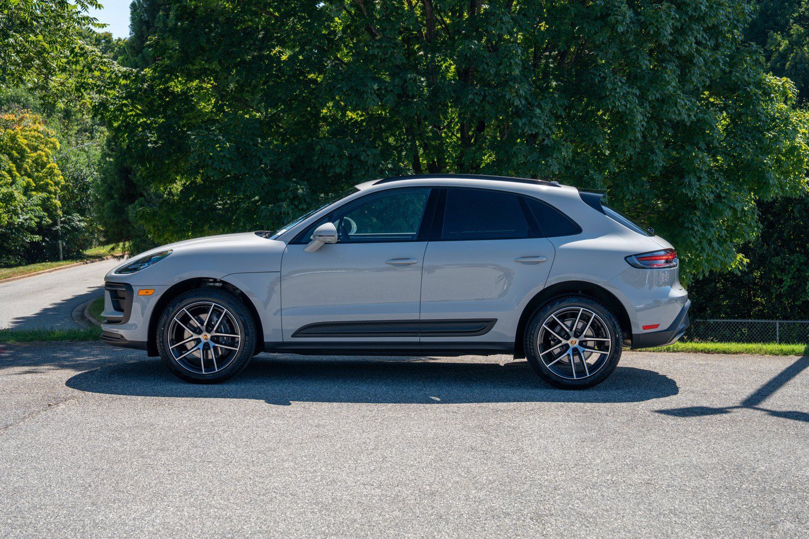Certified 2026 Porsche Macan AWD/4WD image 2