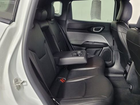 Used 2024 Jeep Compass Latitude image 29